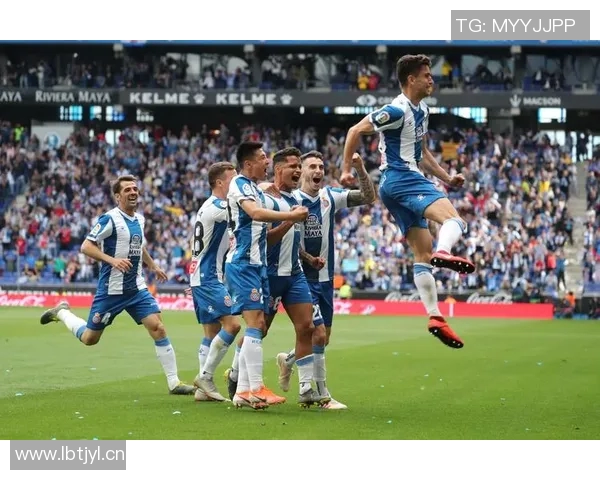 勒沃库森六球大胜乌尔姆：实力差距尽显无遗